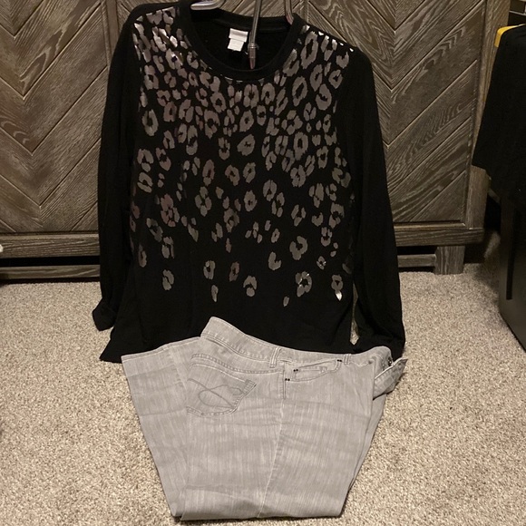 Chico’s Black Leopard Print long sleeve sweater and Gray jeans - Picture 1 of 11